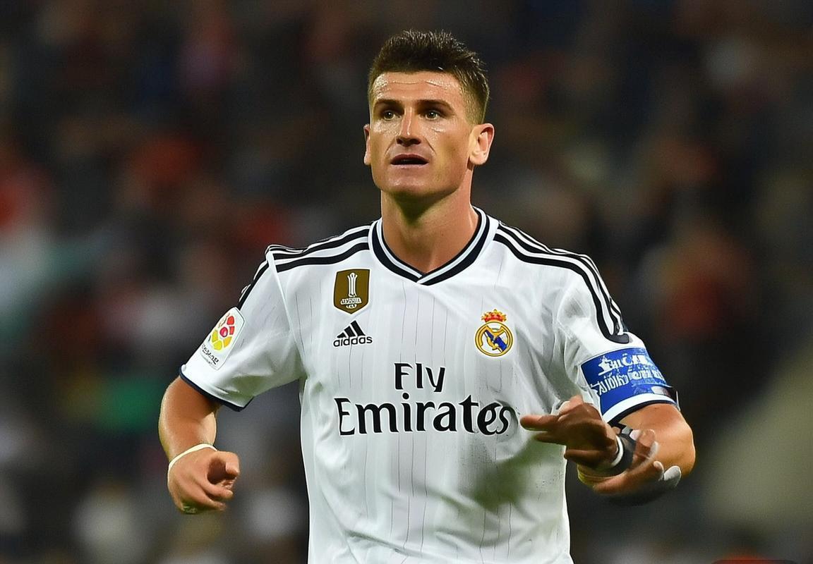 皇马西甲关键战决定哈维-阿隆索去留，齐达内或重返皇家马德里救火